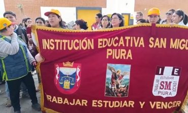 Piura: Padres y docentes del colegio San Miguel protestan en el Gore
