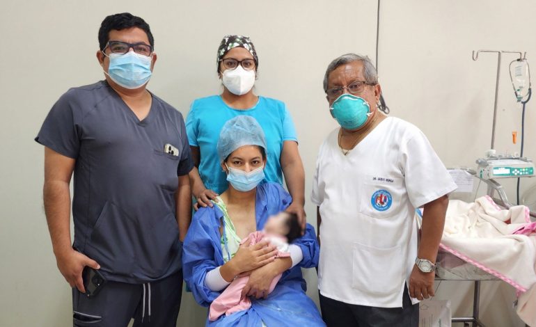 Piura: Salvan la vida de bebé prematuro que padecía gastrosquisis