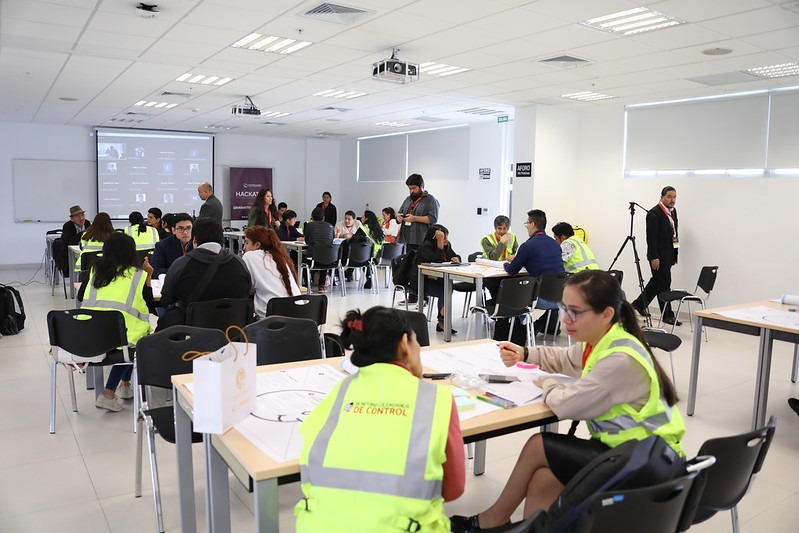 Cien jóvenes profesionales y estudiantes elaboran propuestas de innovación digital en Hackatón nacional