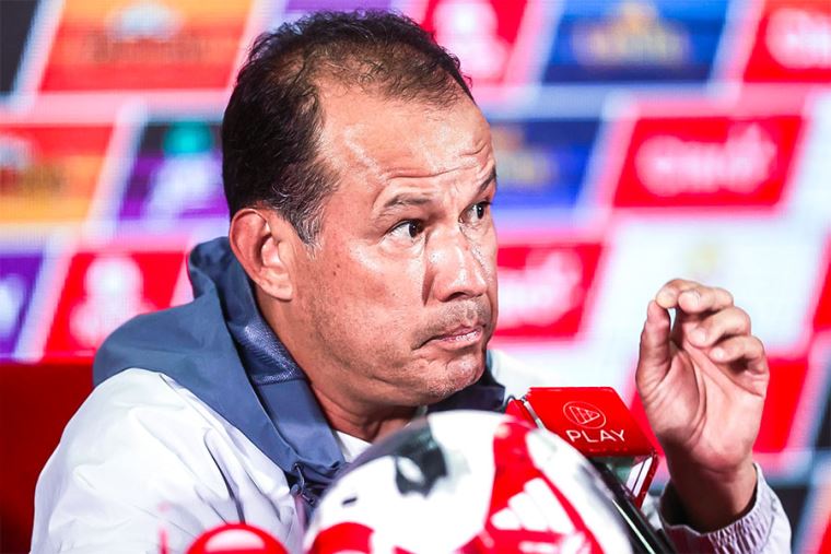 ¡Es oficial! Juan Reynoso no va más en la selección peruana