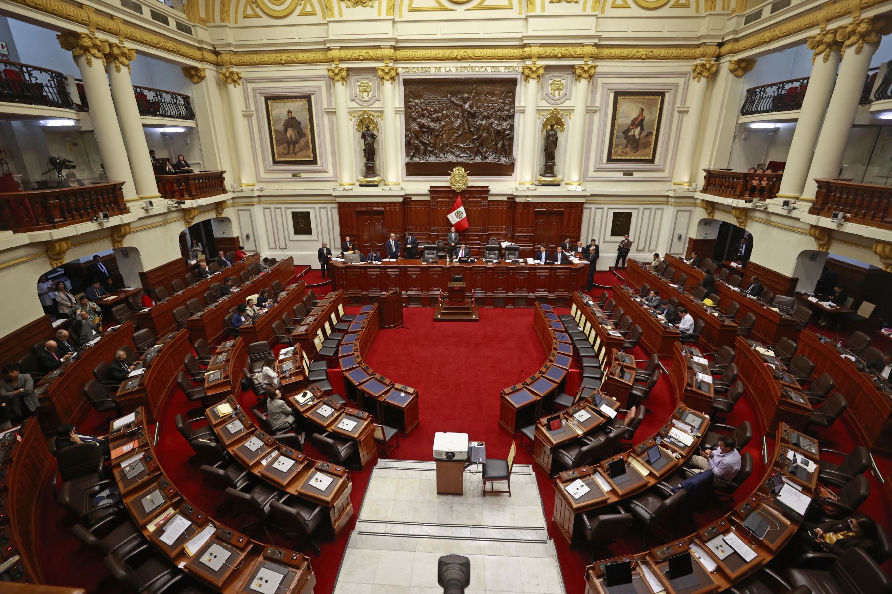 Mesa Directiva acordó otorgar aguinaldo navideño de S/ 1 700 a congresistas y trabajadores