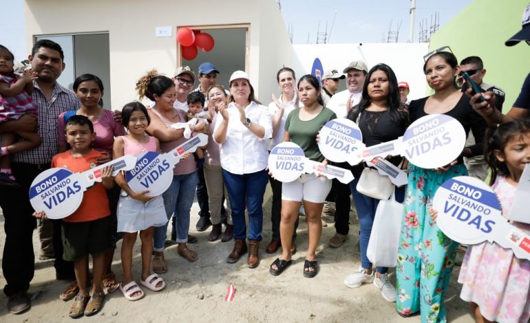 Gobierno entrega casas financiadas con bono “Salvando vidas” a familias de Piura