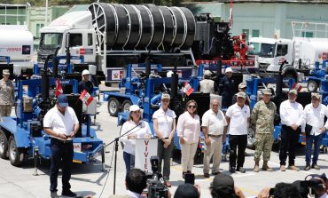Piura: presidenta Boluarte hace entrega de 164 bienes para hacer frente al FEN