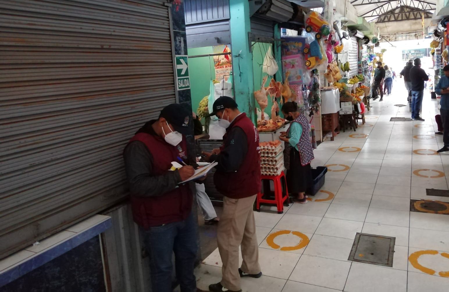 Extorsionadores arrojan explosivo en un negocio en La Unión