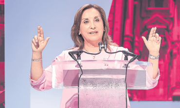 Dina Boluarte: presentan moción de vacancia contra la presidenta por viajes al exterior