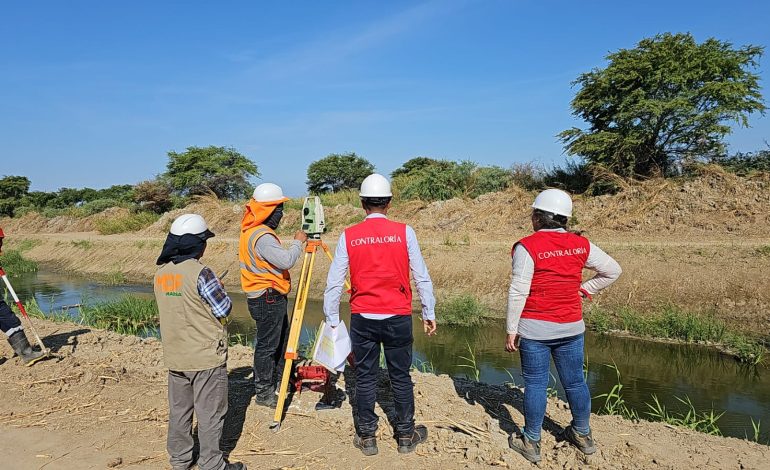 Advierten erosión de talud y otras deficiencias en trabajos de descolmatación del dren Sechura