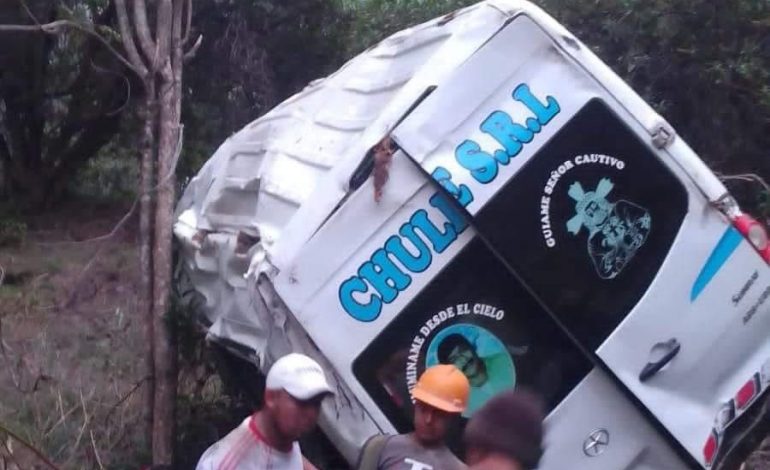Huancabamba: Minivan cae al precipicio y deja varios heridos
