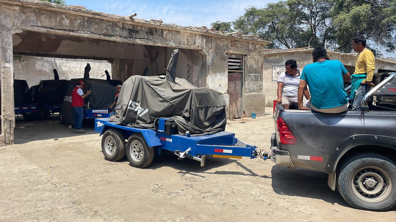Entrega motobombas para atender posibles emergencias por lluvias en Piura
