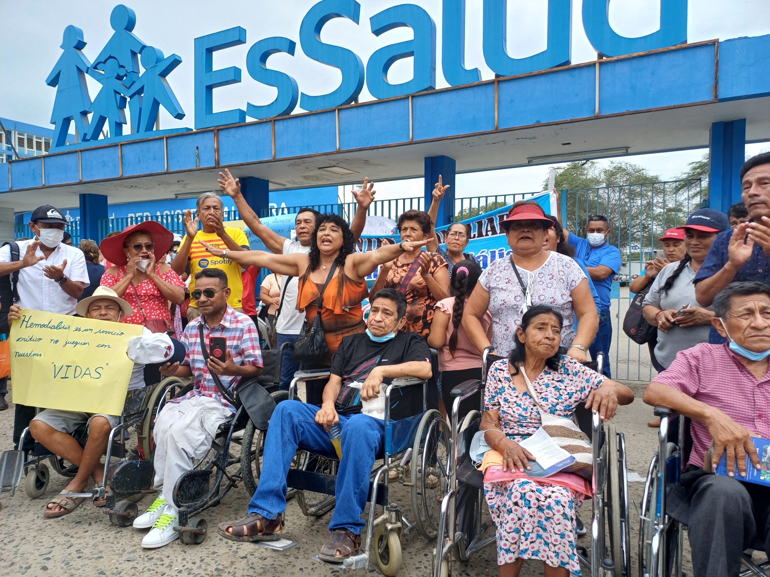 Pacientes renales protestan por falta de atención