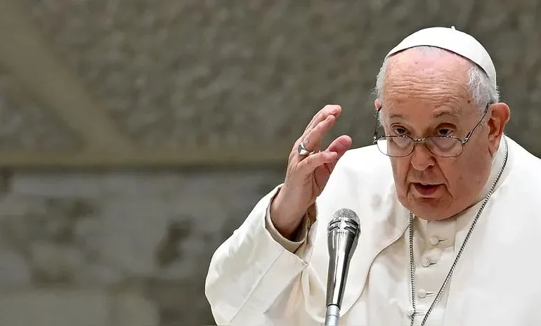 El papa Francisco pide «la prohibición universal» de la maternidad subrogada