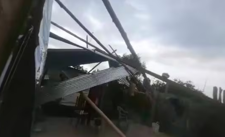 Sullana: Fuertes ráfagas de vientos tumban techos de viviendas