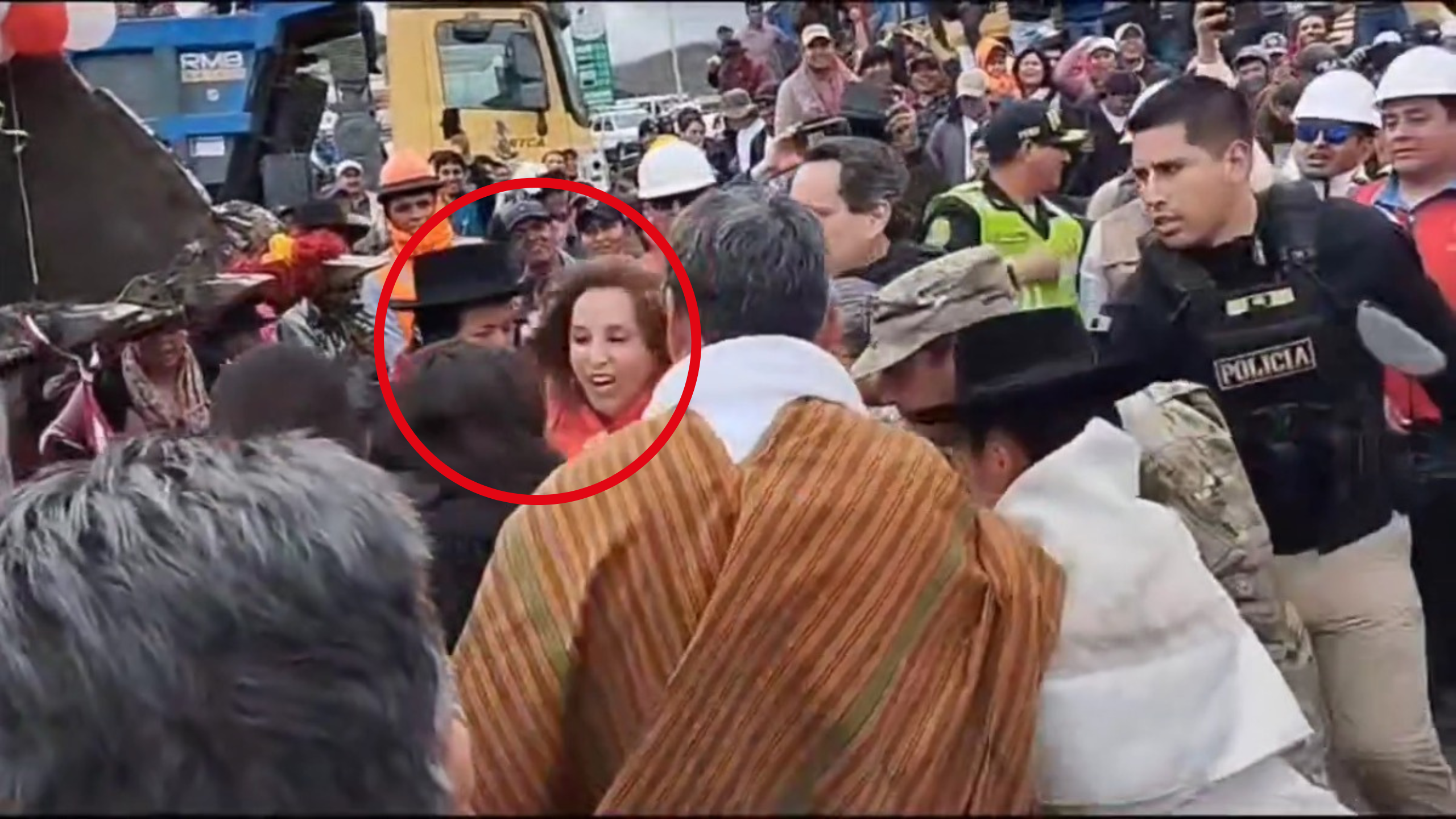 Dina Boluarte fue agredida durante una actividad oficial en Ayacucho