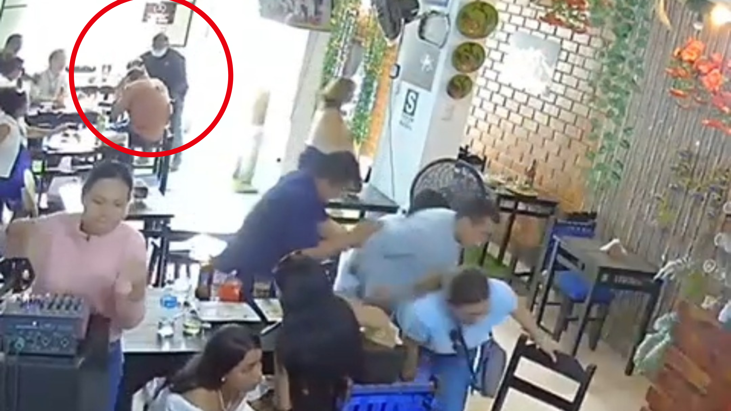 Piura: comensales de “Don Cangrejo” viven momentos de terror al ser asaltados
