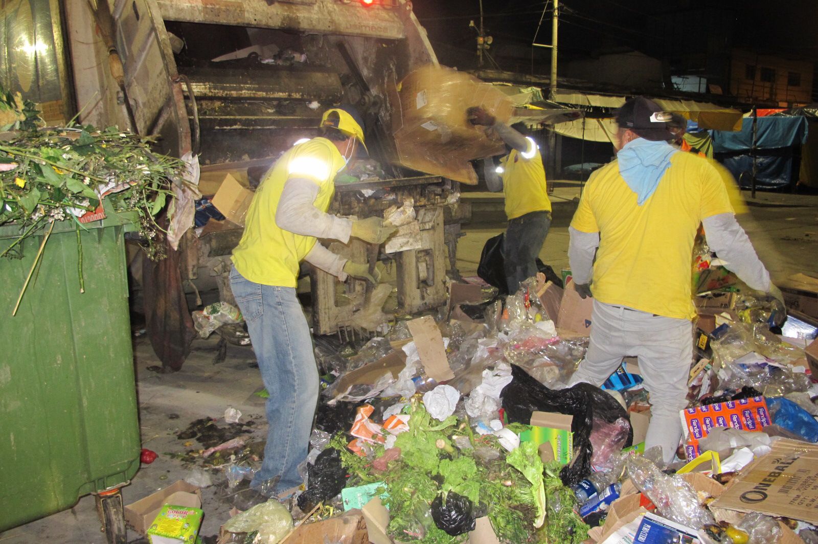 350 toneladas de residuos recogió la MPP del Complejo de Mercados de Piura en el primer día del 2024