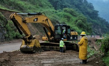 Realizan limpieza de carretera entre Canchaque y Huancabamba tras deslizamientos por lluvias