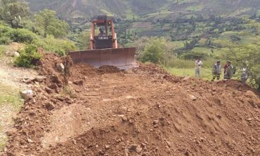 Maquinaria del GORE Piura trabaja en mejorar trochas y caminos de la sierra piurana