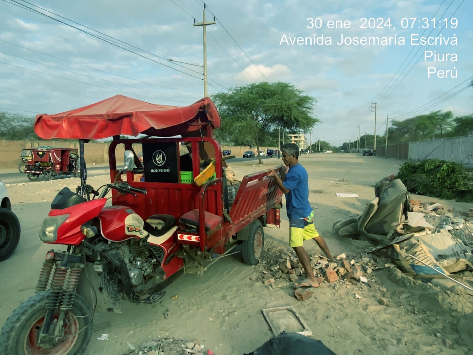 Piura: Sorprenden a vecino arrojando desmonte cerca del cementerio Metropolitano