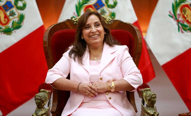 Presidente Boluarte apoya eliminación de las PASO y reforma política