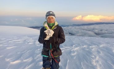 ¡Es peruano! Niño de 12 años corona la cumbre de montaña más alta de Ecuador