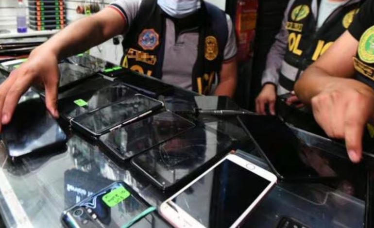 Hallan celulares reportados como robados en tiendas del centro de Piura