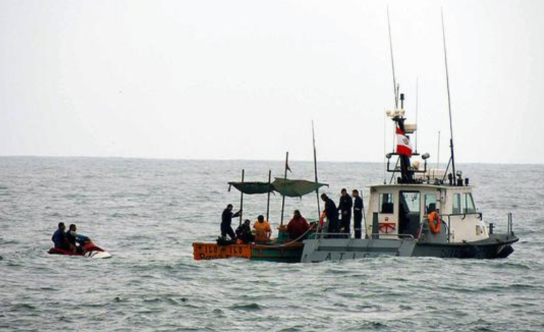 Siete pescadores son rescatados tras naufragio en Sechura