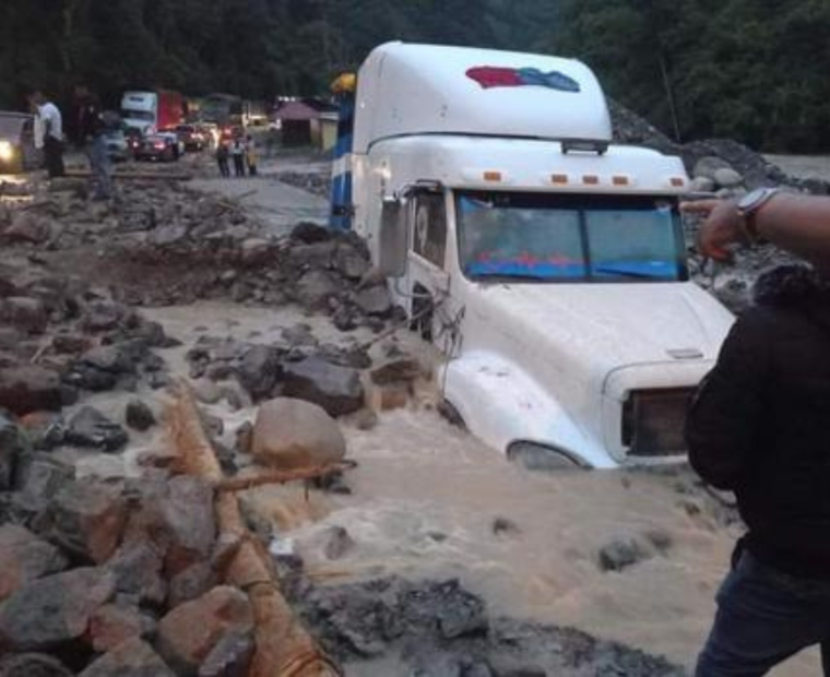 Gobierno declara emergencia en 96 distritos de 15 regiones por lluvias intensas