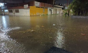 Piura: calles de El Chilcal se inundaron con lluvia moderada