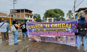 Piura: Vecinos de El Chilcal bloquean avenida Grau tras quedar aislados por lluvia
