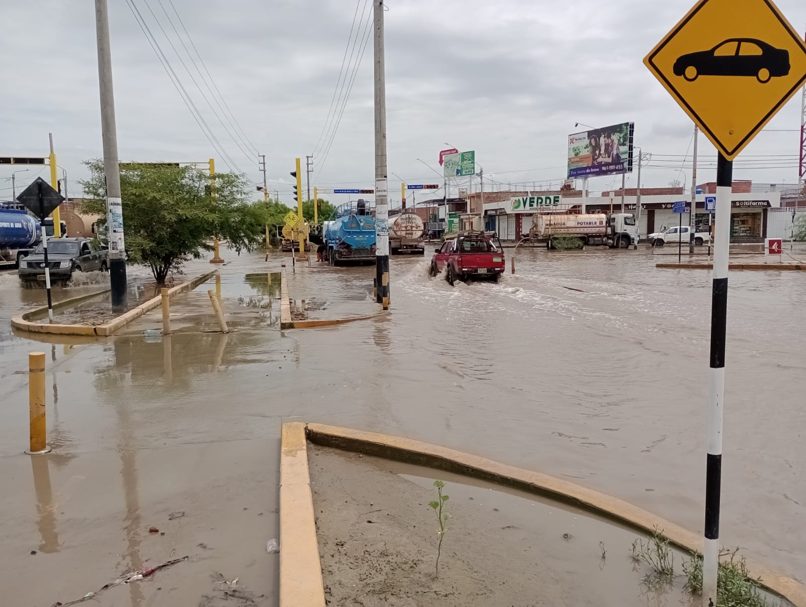 Piura: Sector conocido como Dos Grifos volvió a llenarse de agua por lluvia
