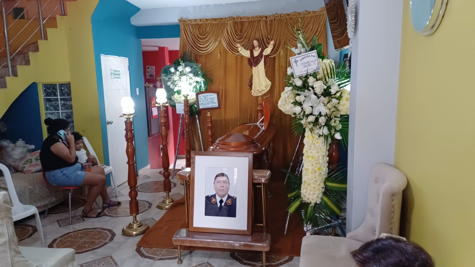 Piura: Restos de agente policial son velados en su domicilio en Santa Margarita