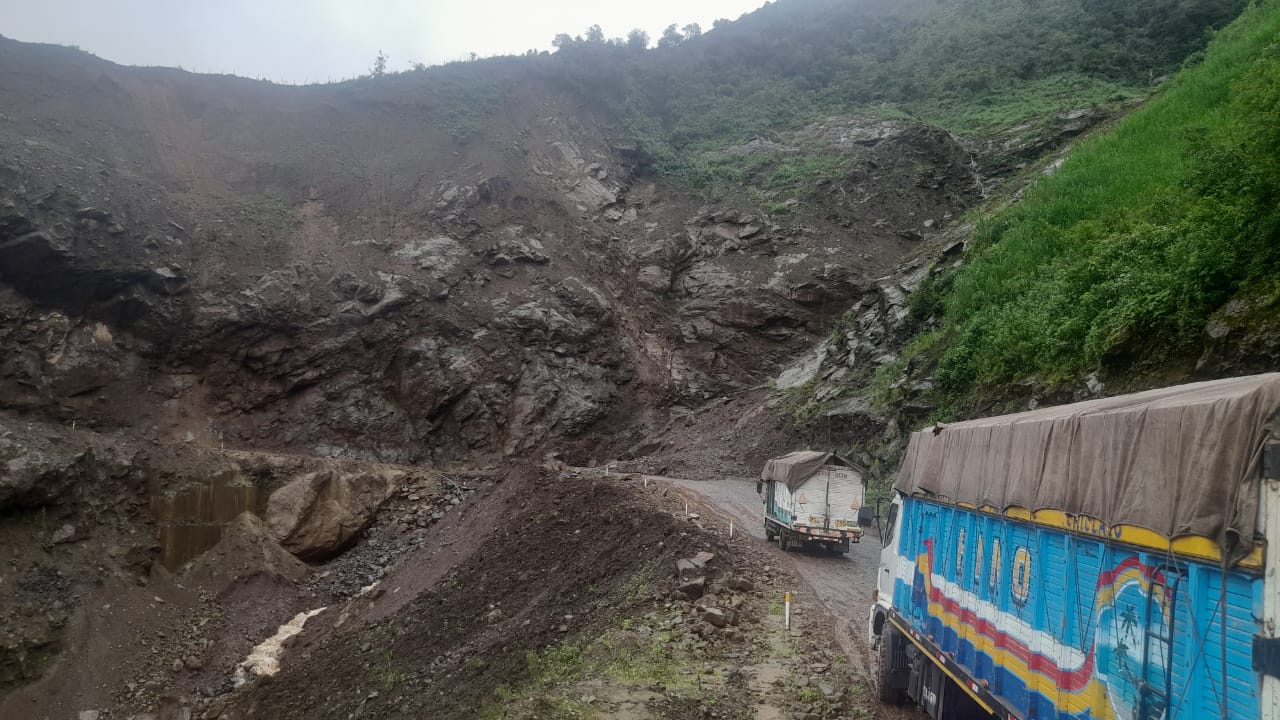Piura: Nuevo derrumbe de lodo y piedras deja bloqueado acceso a Canchaque y Huancabamba