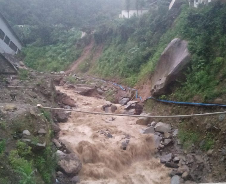 Piura: vías de acceso de la sierra están intransitables debido a las fuertes lluvias