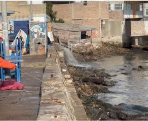 Piura: EPS Grau arroja aguas residuales al mar muy cerca de la Municipalidad de Paita