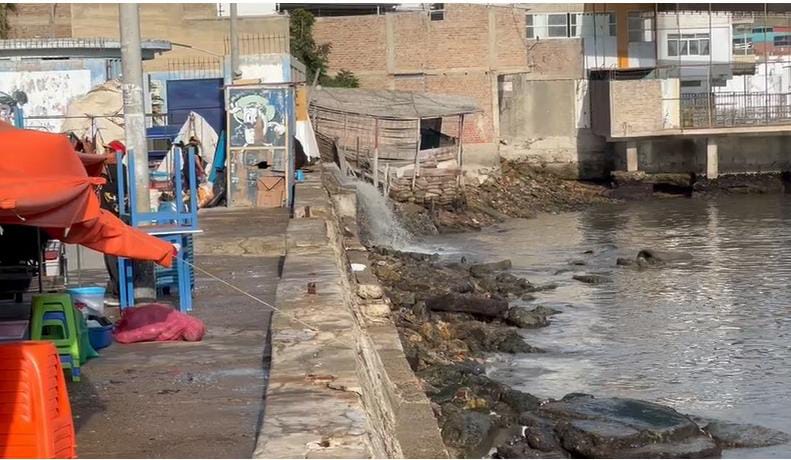 Piura: EPS Grau arroja aguas residuales al mar muy cerca de la Municipalidad de Paita