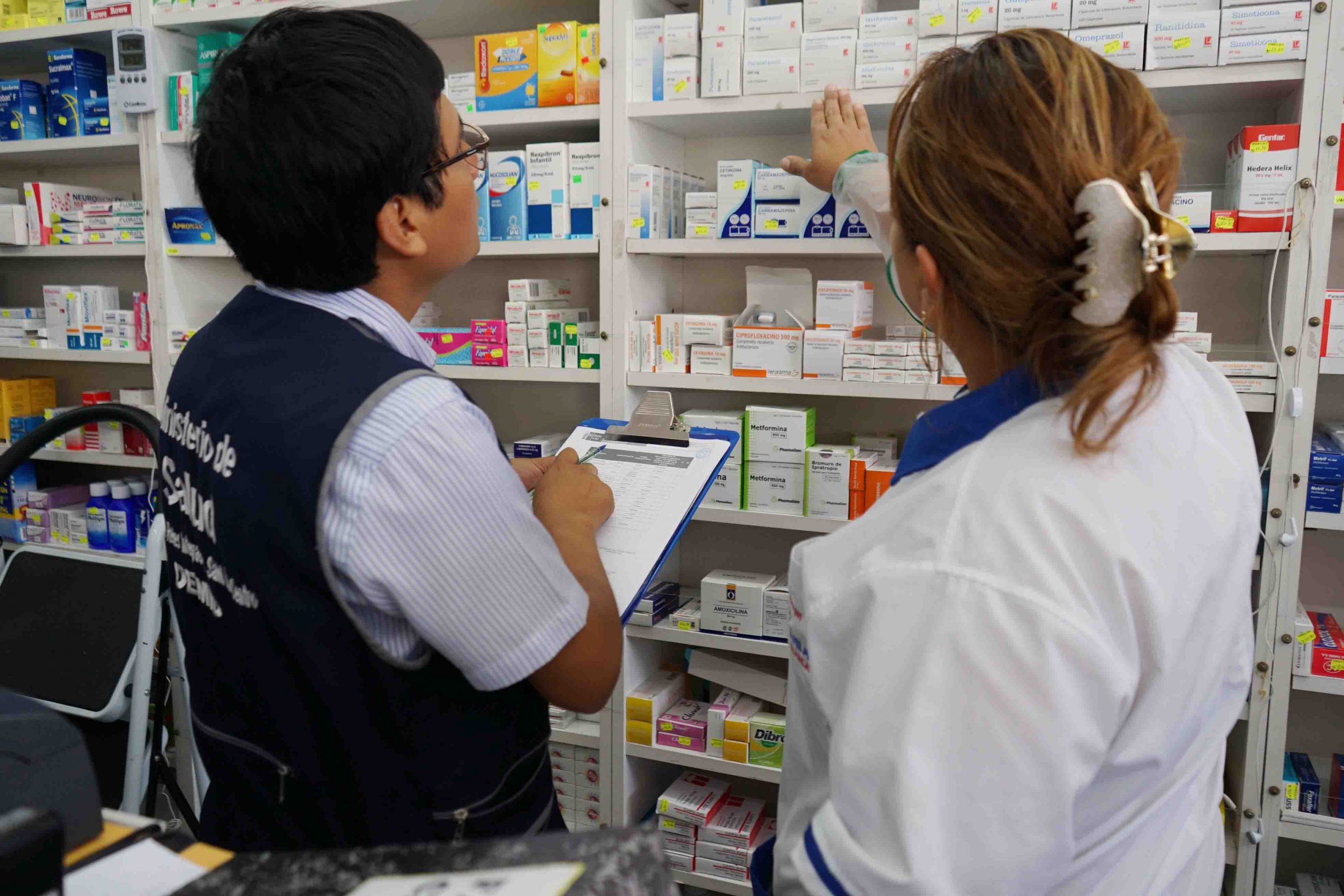 Obligan a farmacias a vender medicinas genéricas, pero solo por cuatro meses