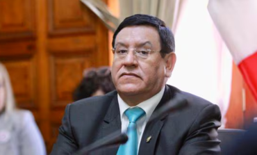 Presidente del Congreso de Perú advierte que impedirá allanamientos a despachos de parlamentarios investigados