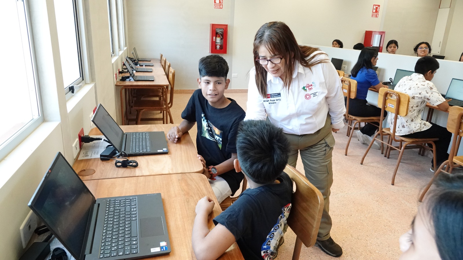 Piura: ministra de Educación reconoce carencias en colegio públicos