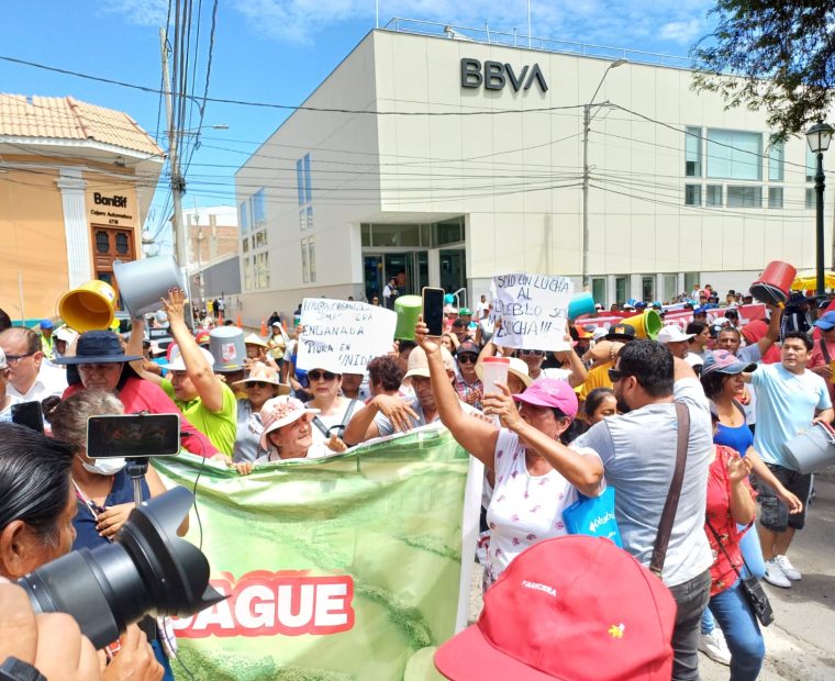 Dirigentes vecinales: “Por dignidad, ministra Pérez debe renunciar al cargo”