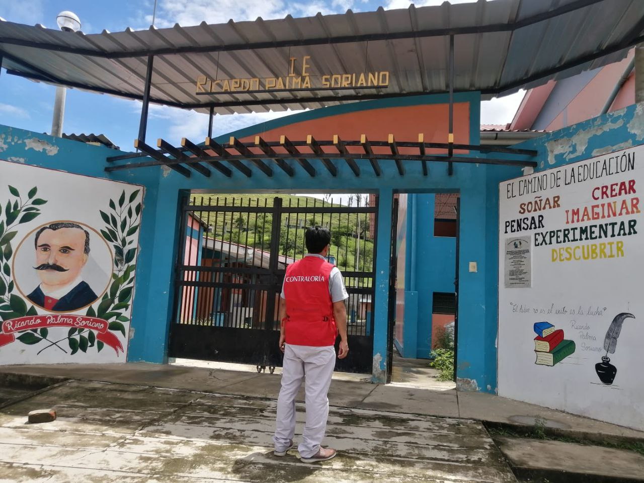 Contraloría advierte que el 50% de IIEE visitadas no cuenta con protección solar en patios y losas deportivas