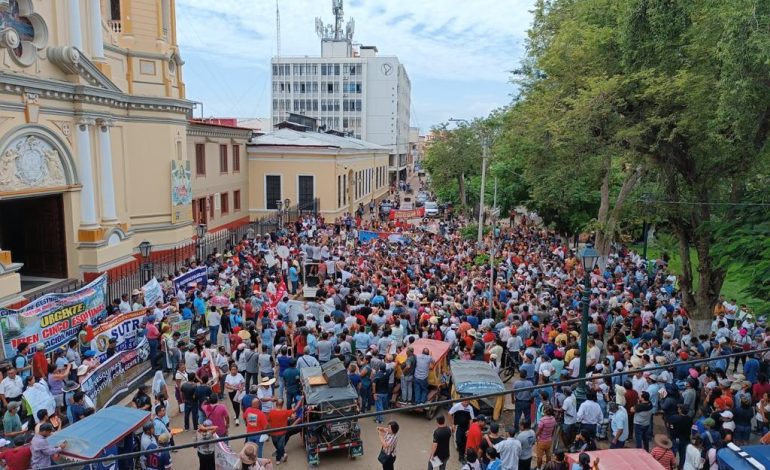 Piura: Dirigentes, familiares y pobladores de Paita gritan miserable a Pedro Cuadros
