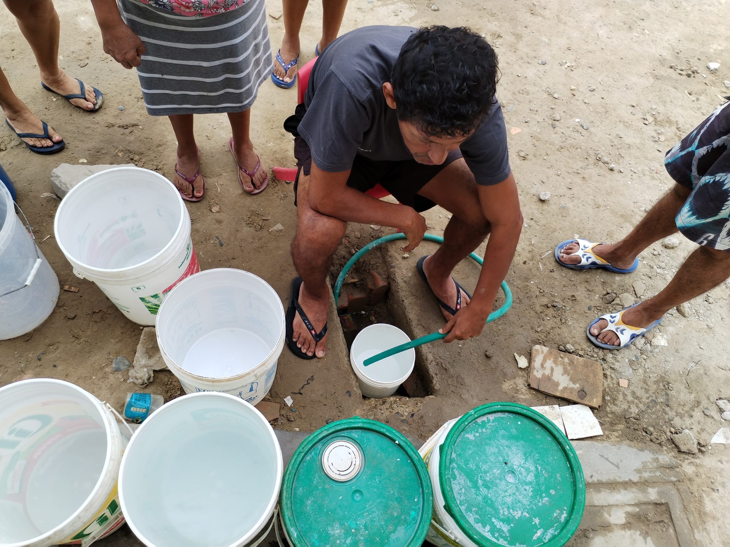 Piura: Vecinos de tres AA. HH mueren de sed desde hace 10 días
