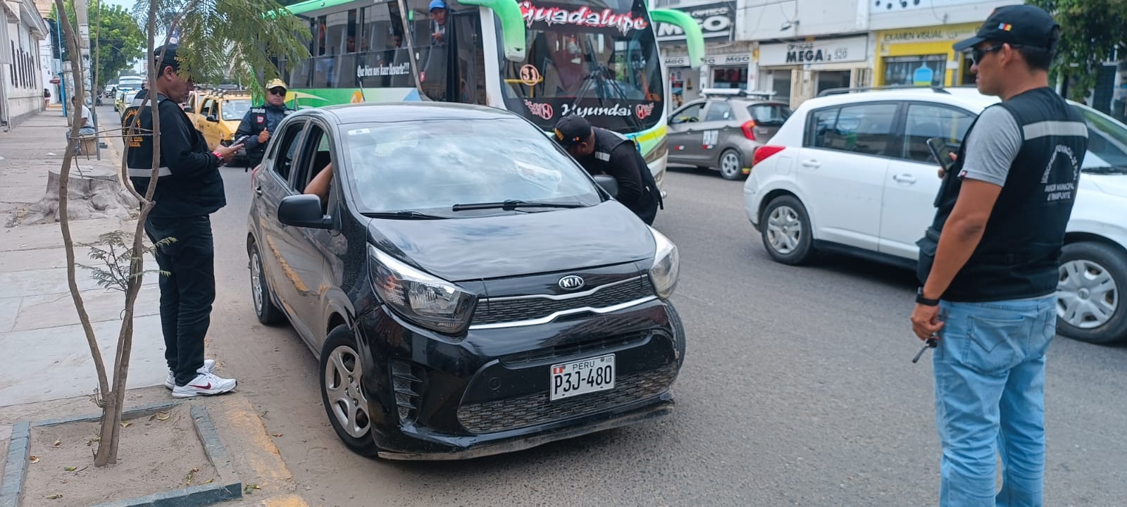 Piura: Comuna incauta autos y combi que realizaban transporte público sin permiso municipal