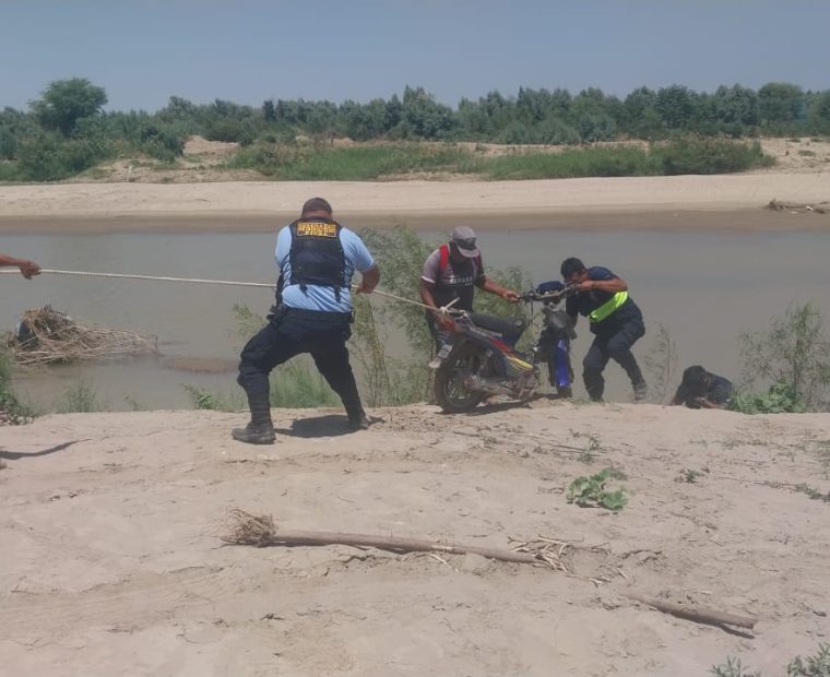 Serenazgo recupera una motocicleta robada que fue abandonada en el río Piura