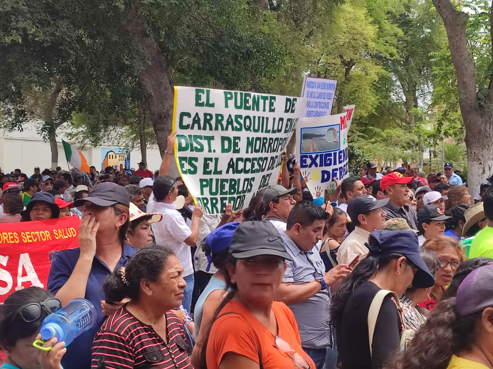 Piura: Miles de piuranos reclaman en la plaza de Armas por puentes, agua y alcantarillado