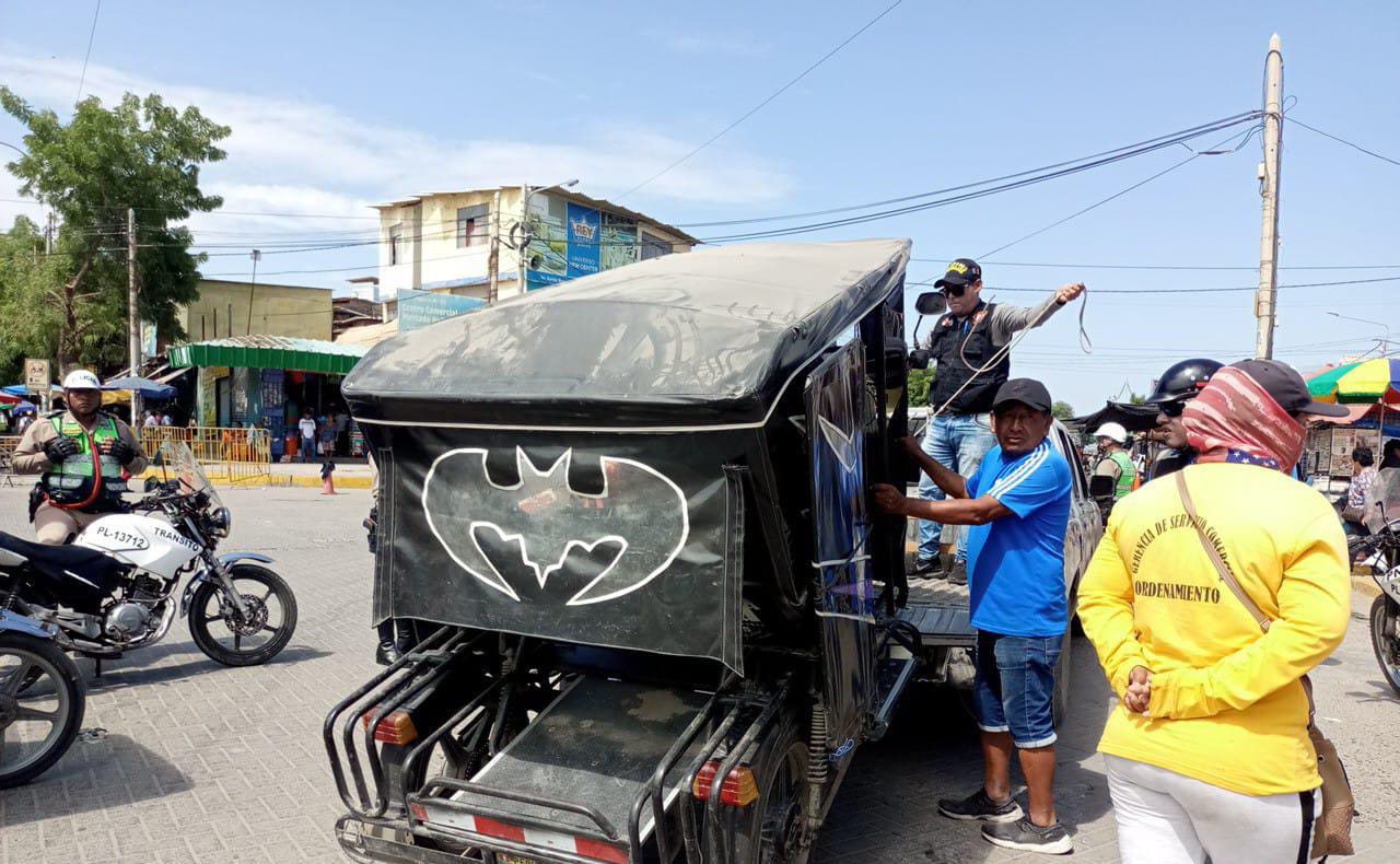 Piura: En mercado central intervienen 25 mototaxis que formaban paraderos informales