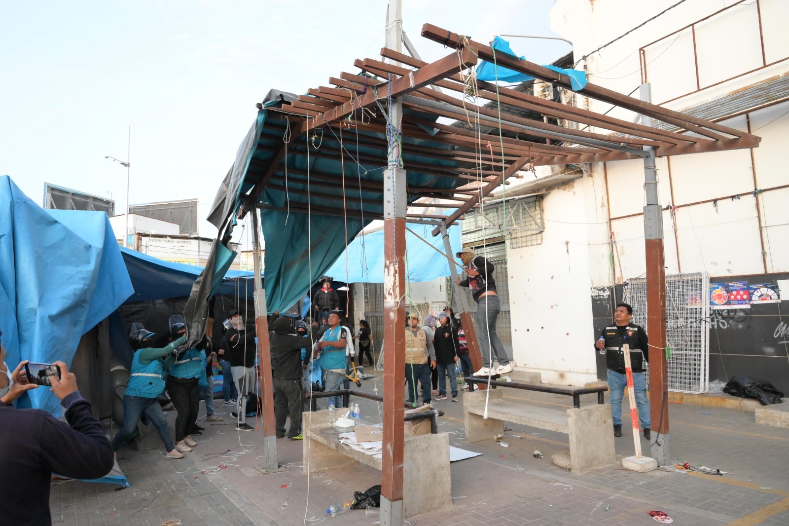 Piura: Alcalde Madrid recuerda que plazo para desalojar vías del mercado venció en diciembre