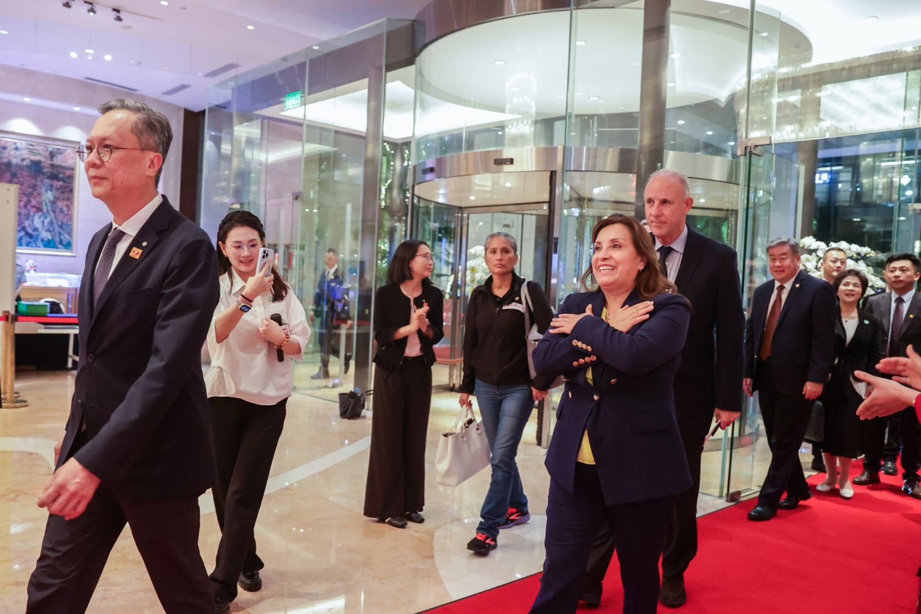 Viaje presidencial: Dina Boluarte ya se encuentra en el país oriental