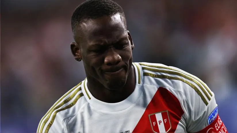 Luis Advíncula confirmó lesión en el tendón de Aquiles