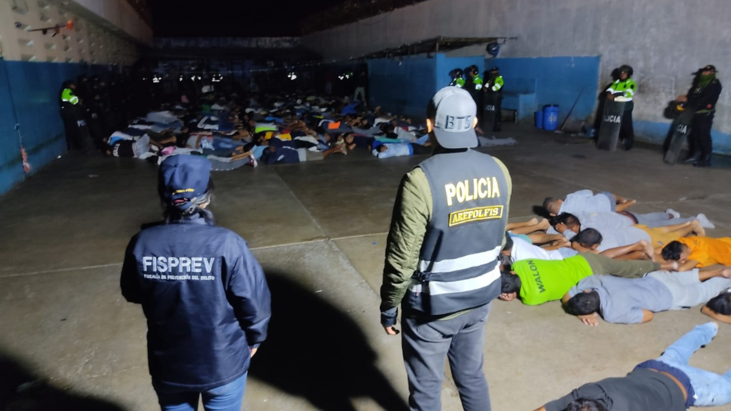 Incautan celulares, armas y listas con números telefónicos en el penal de Piura