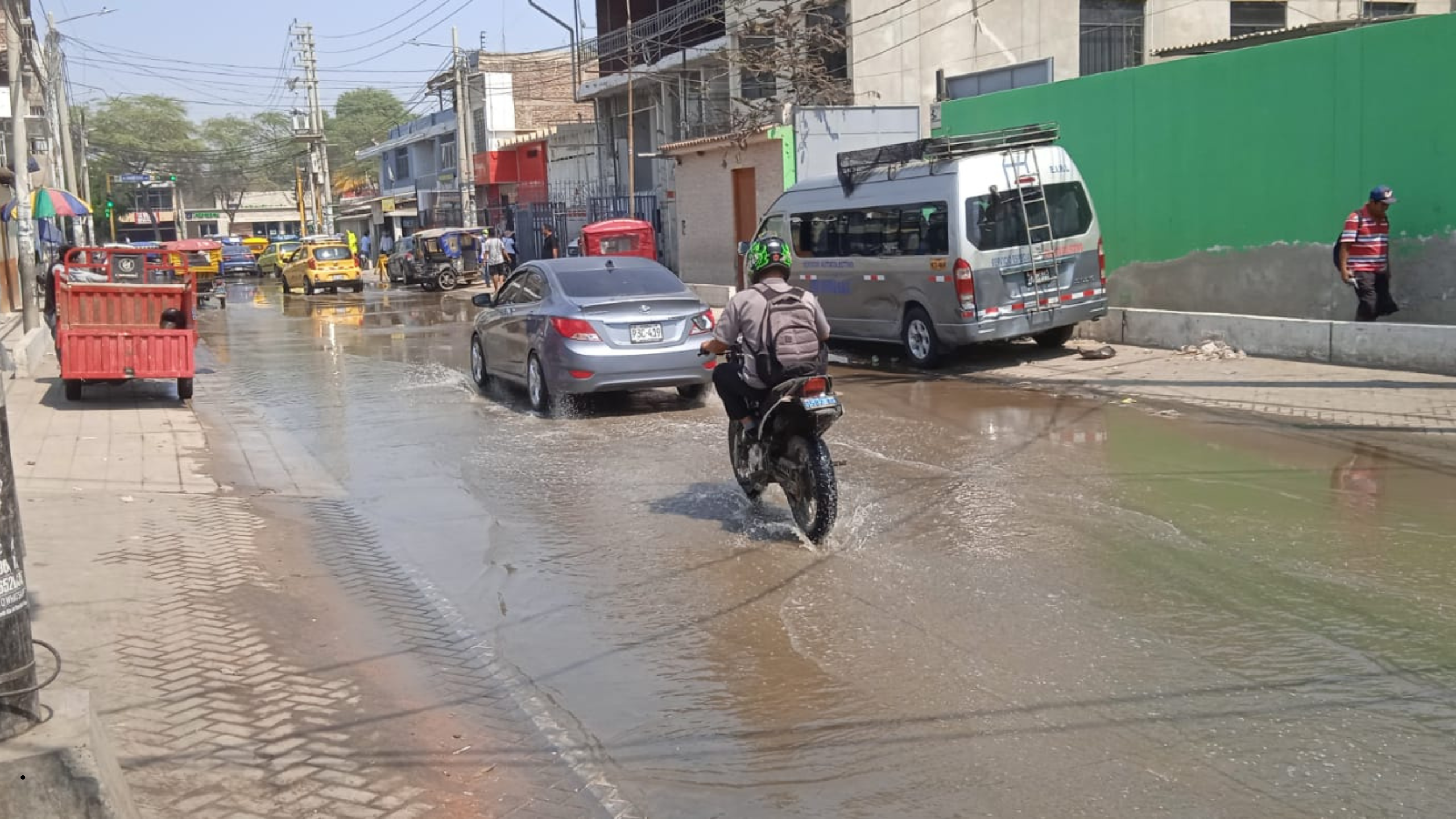 Piura: Sánchez Cerro y Los Naranjos siguen inundados de aguas servidas